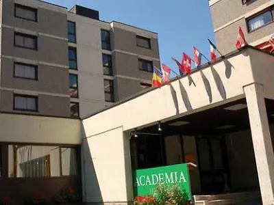 Academia Hotel 2*